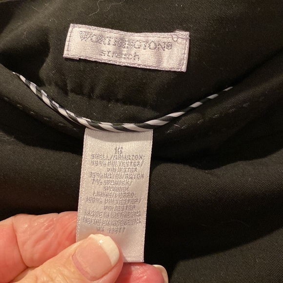 Women’s black Worthington skirt. Size 16. Fully lined. In excellent condition. - Picture 2 of 2